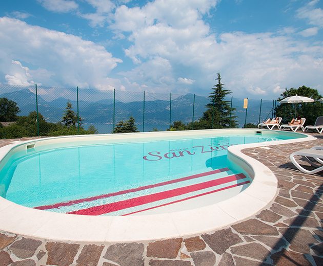 Garda-lake-swimming-pool-hotel-san-zeno